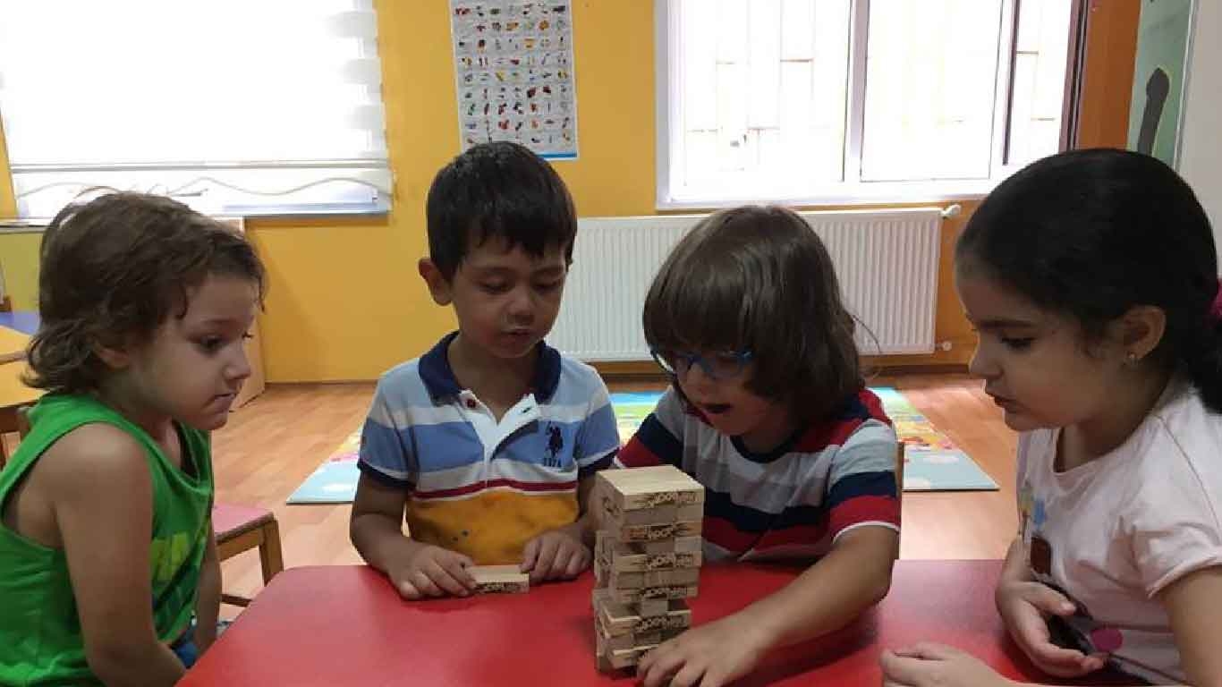 https://www.festivalanaokulu.com/wp-content/uploads/2018/12/Sisli-Festival-Anaokulu-Kelebekler-Okul-Oncesi-Sinifi-4-1366x768.jpg