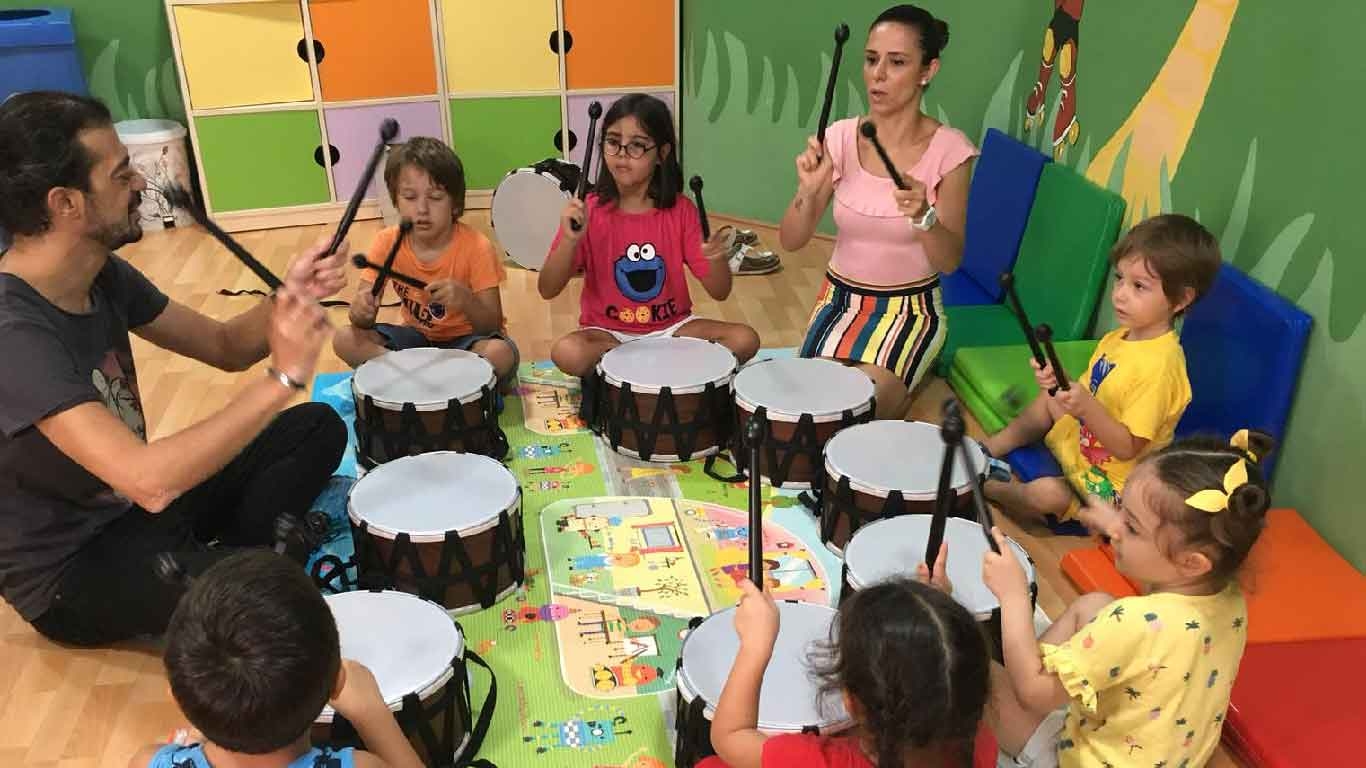 https://www.festivalanaokulu.com/wp-content/uploads/2018/12/Sisli-Festival-Anaokulu-Muzik-Dersi-1-1366x768.jpg